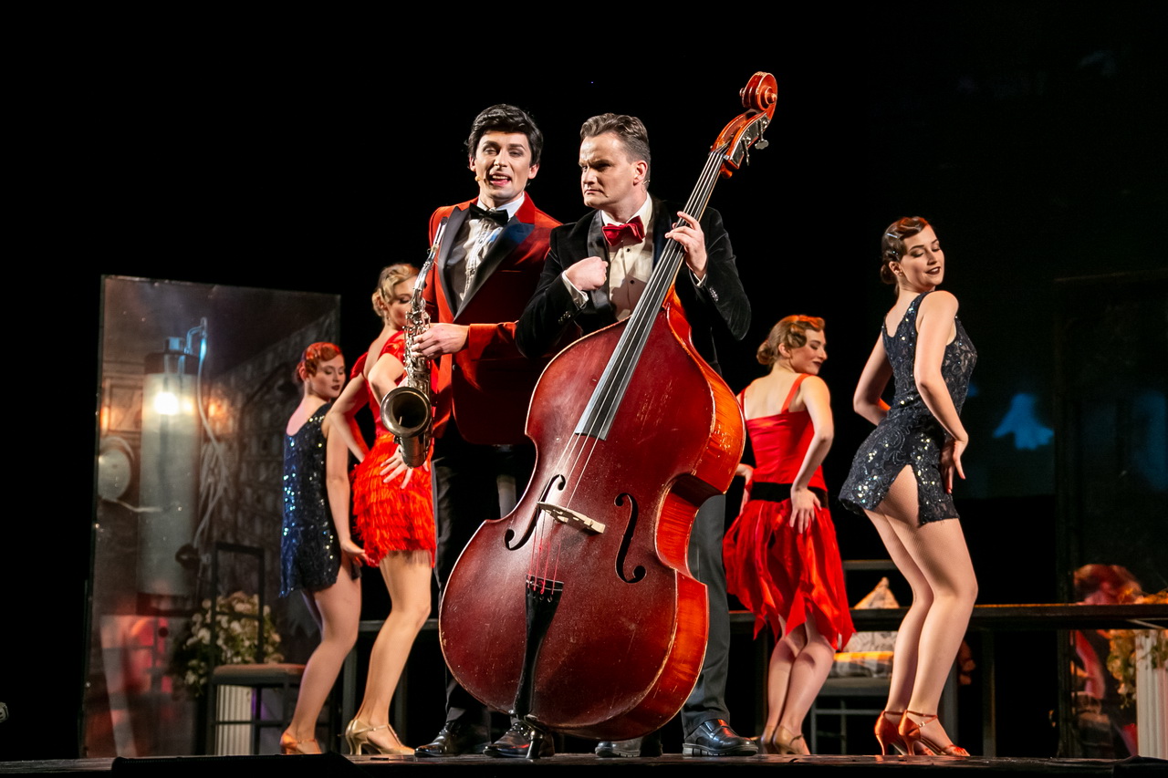 Наш легендарный мюзикл "В Джазе Только Девушки"